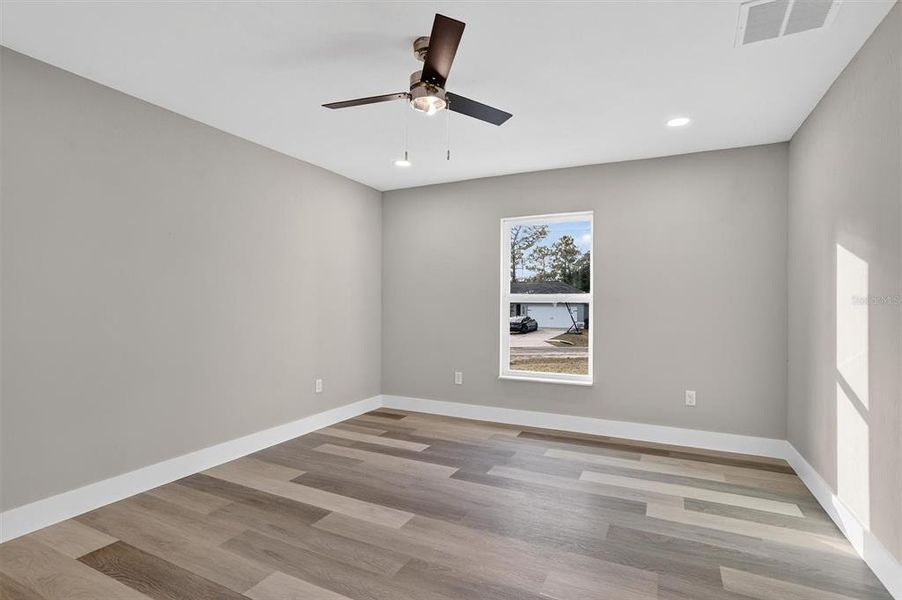 Spacious, unfurnished interior of a new home in , Citrus Springs (Image 27).