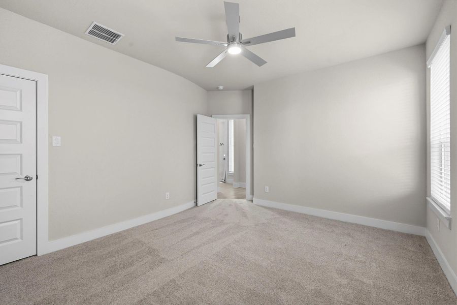 Spacious, unfurnished interior of a new home in Barton Creek Ranch, Conroe (Image 26). Spacious, unfurnished interior of a new home in Barton Creek Ranch, Conroe (Image 26).