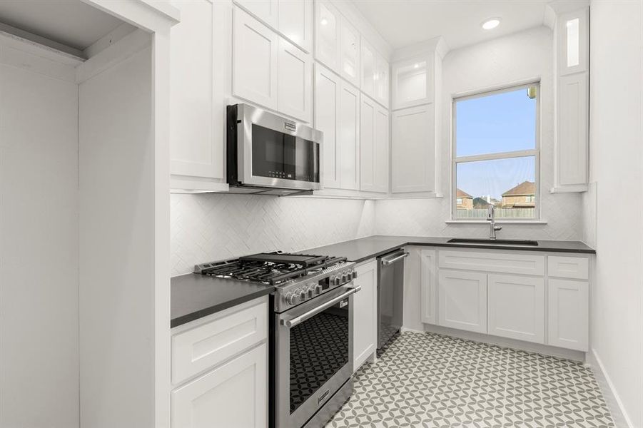 14. 5300 Ivybridge - Kitchen (4)