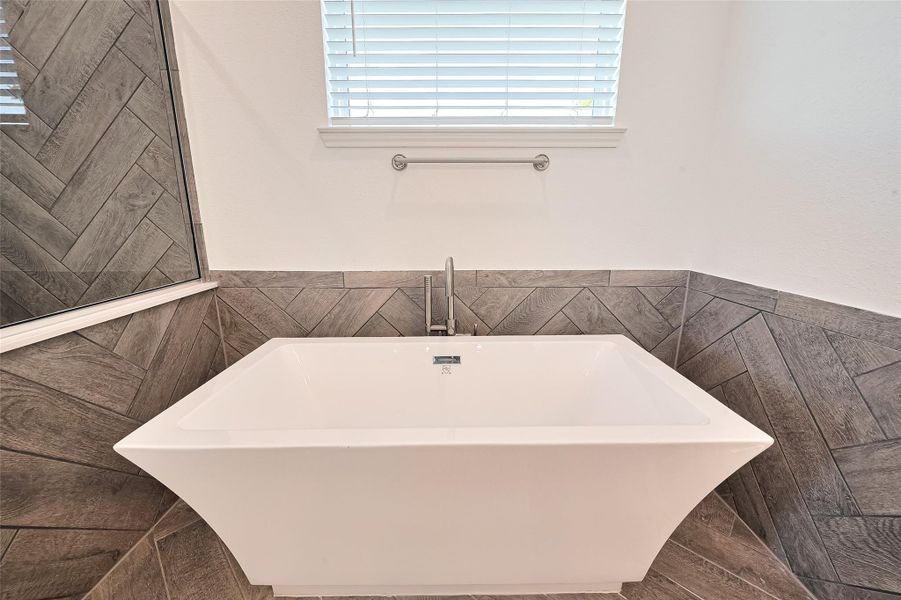 Close-up of interior finishes inside a home in Lago Mar, Texas City (Image 21).