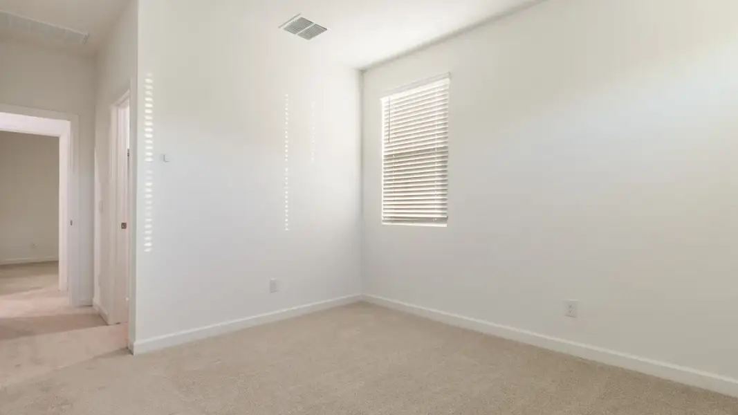 Spacious, unfurnished interior of a new home in Aloravita, Peoria (Image 41).