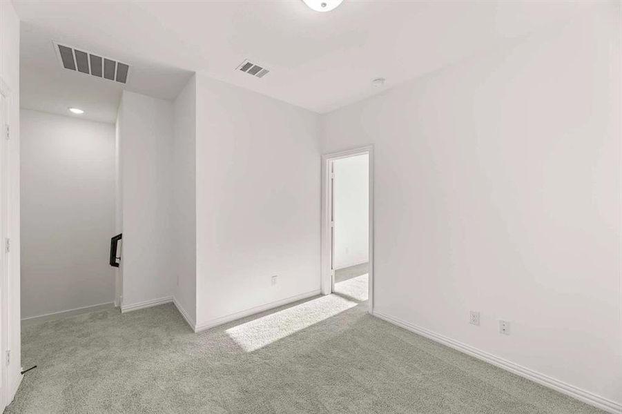 Spacious, unfurnished interior of a new home in Collin Creek, Plano (Image 30).