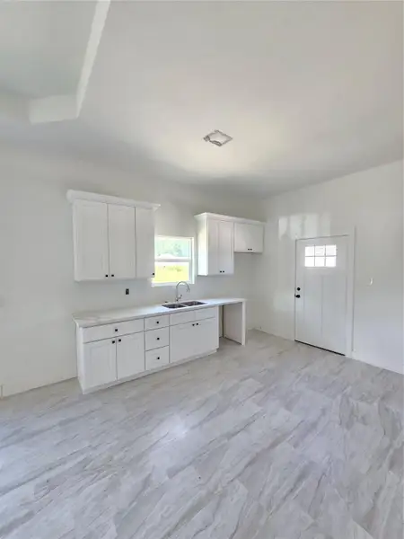 Spacious, unfurnished interior of a new home in , Splendora (Image 9).