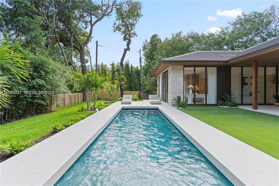 Exterior details and patio area of a home in , Miami (Image 31).