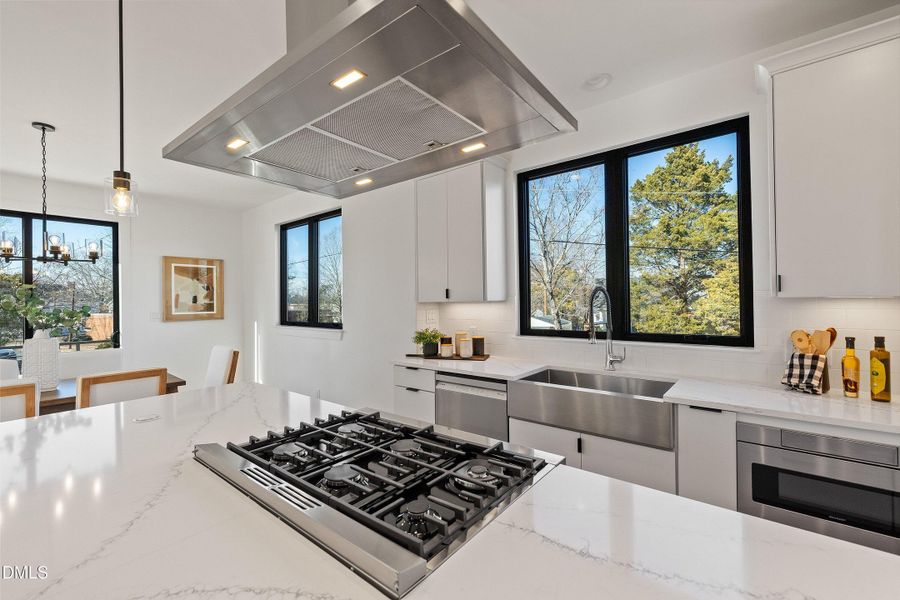 36-813 N Roxboro_6793 36-813 N Roxboro_6793