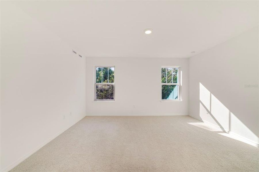 Spacious, unfurnished interior of a new home in Towns at Greenleaf, Oviedo (Image 21).