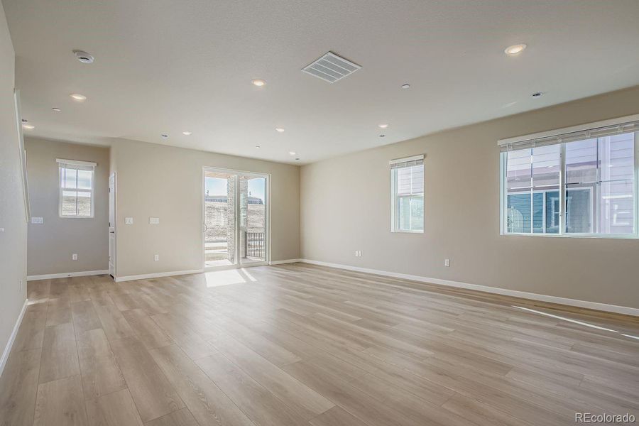 Spacious, unfurnished interior of a new home in Uplands, Westminster (Image 14).