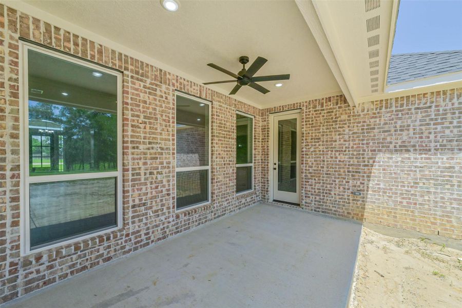 Exterior details and patio area of a home in , Baytown (Image 3).