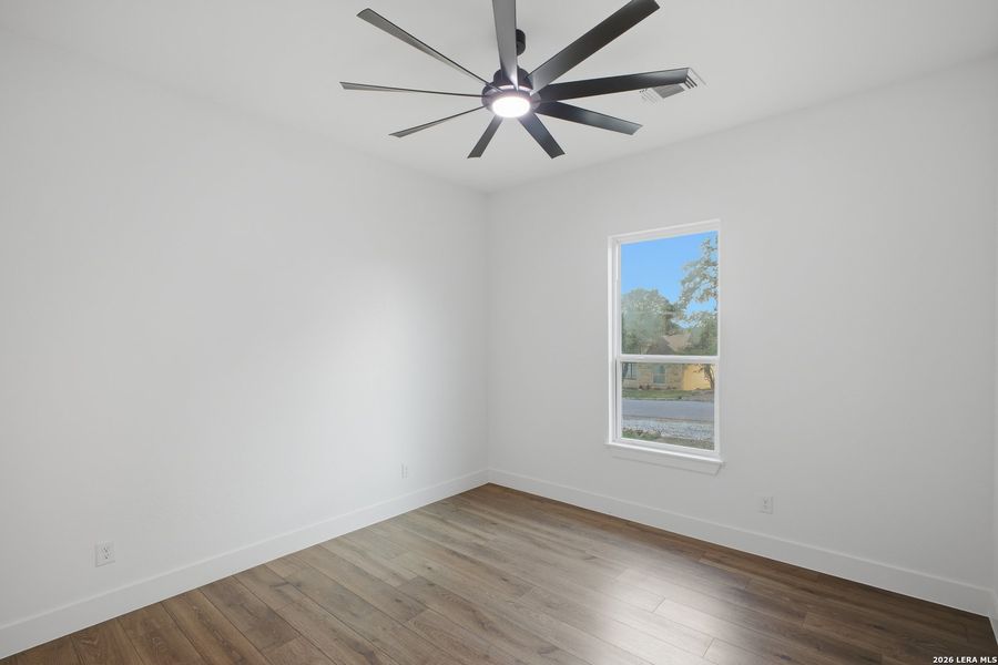Spacious, unfurnished interior of a new home in , Blanco (Image 26).