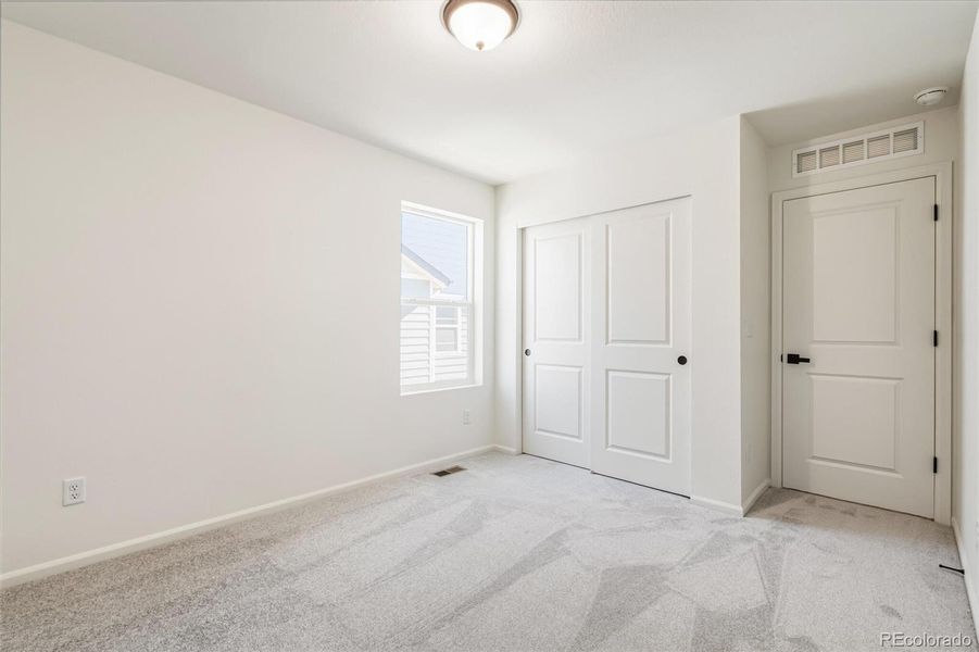 Spacious, unfurnished interior of a new home in Turnberry, Commerce City (Image 22).
