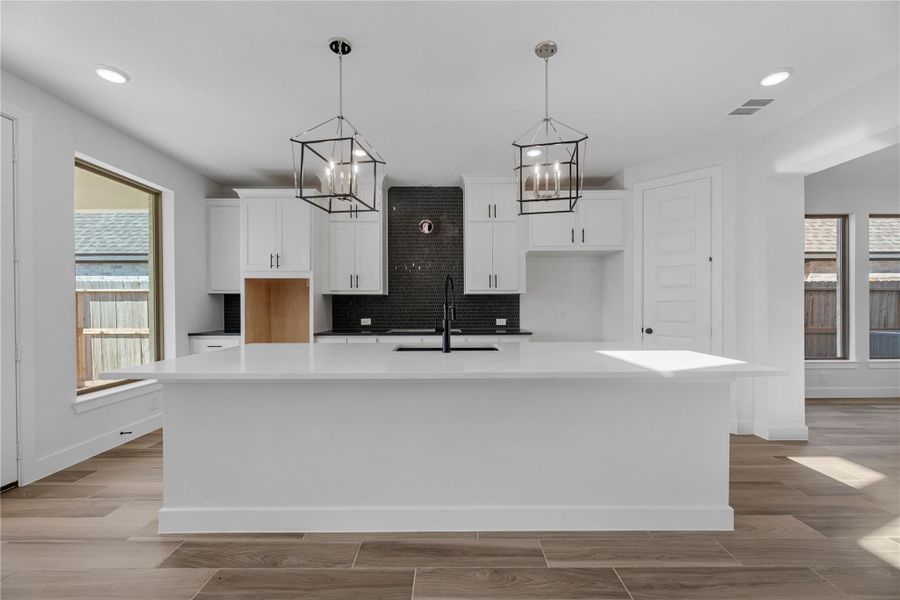 Representative image. Features, selections and colors may vary.