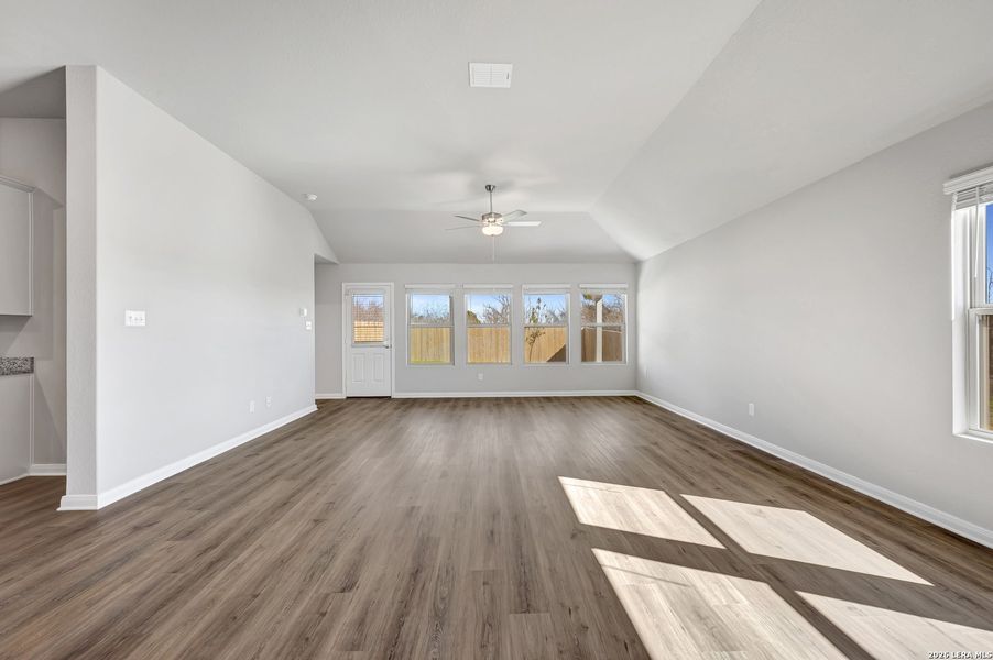 Spacious, unfurnished interior of a new home in Greenspoint Heights, Seguin (Image 26).