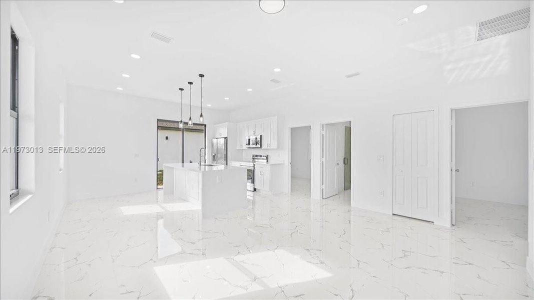 Spacious, unfurnished interior of a new home in , Lehigh Acres (Image 17).