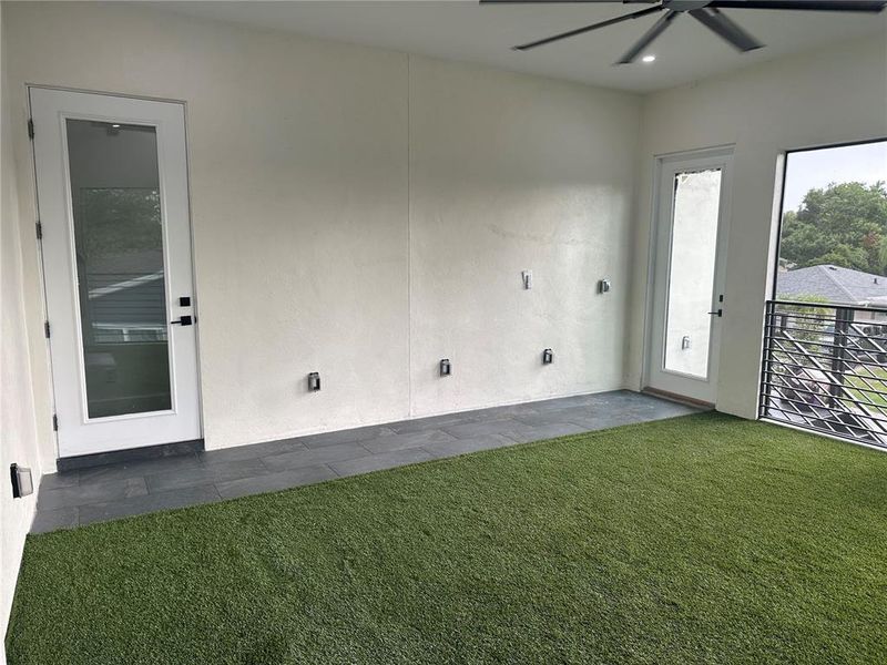 Exterior details and patio area of a home in , Orlando (Image 47).