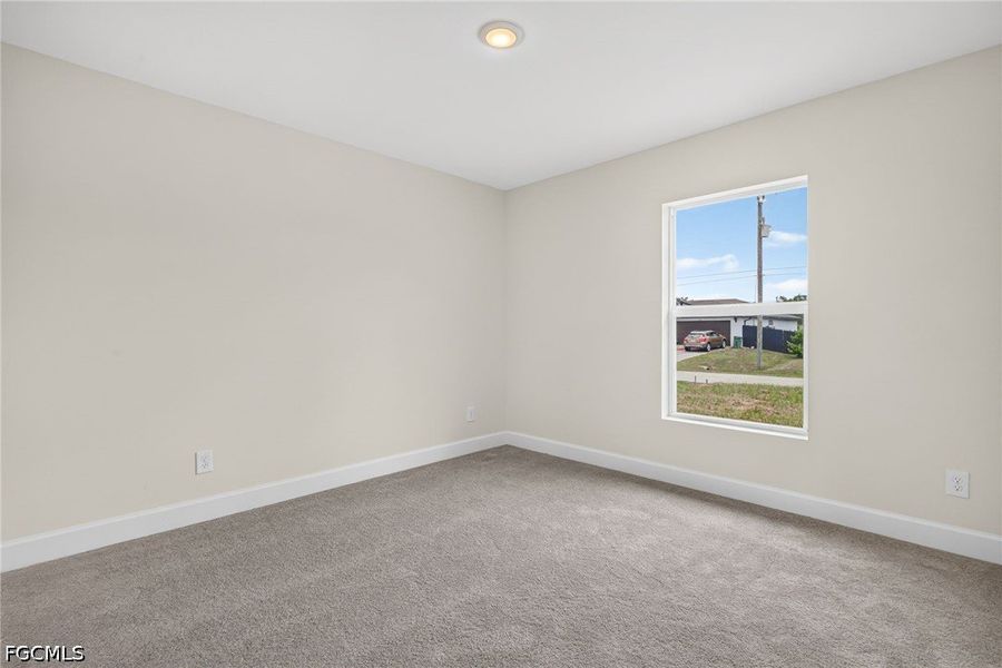 Spacious, unfurnished interior of a new home in Cape Coral, Cape Coral (Image 15).