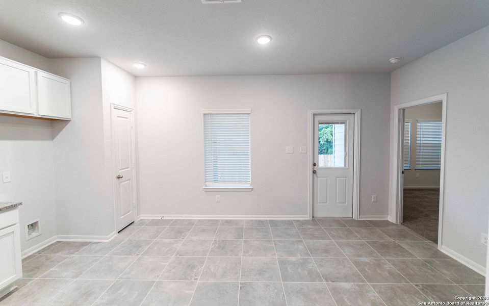 Spacious, unfurnished interior of a new home in Hannah Heights, Seguin (Image 11).