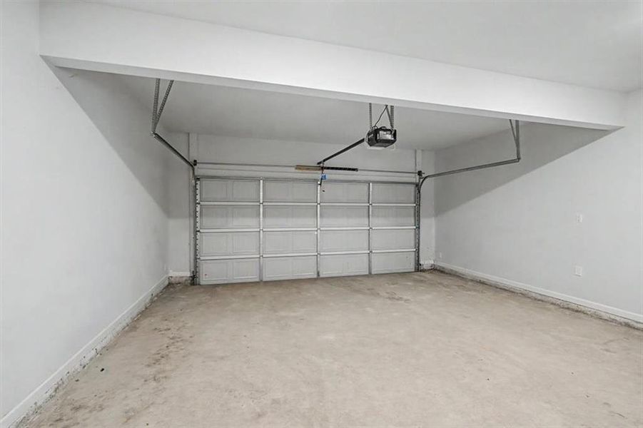 Spacious, unfurnished interior of a new home in Deer Creek, Temple (Image 29).