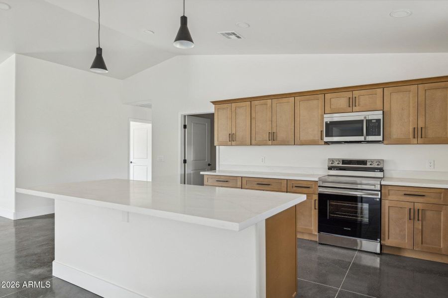 12-web-or-mls-46210-n-36th-ave