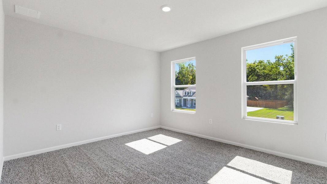 Spacious, unfurnished interior of a new home in Misting Springs, Crawfordville (Image 28).
