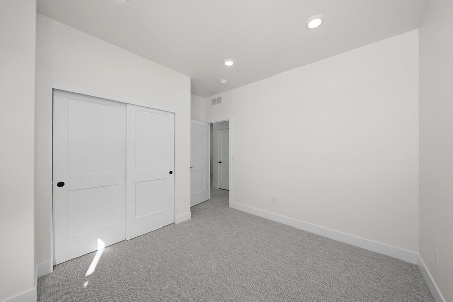 Spacious, unfurnished interior of a new home in Trumark Homes at Sterling Ranch, Littleton (Image 27).