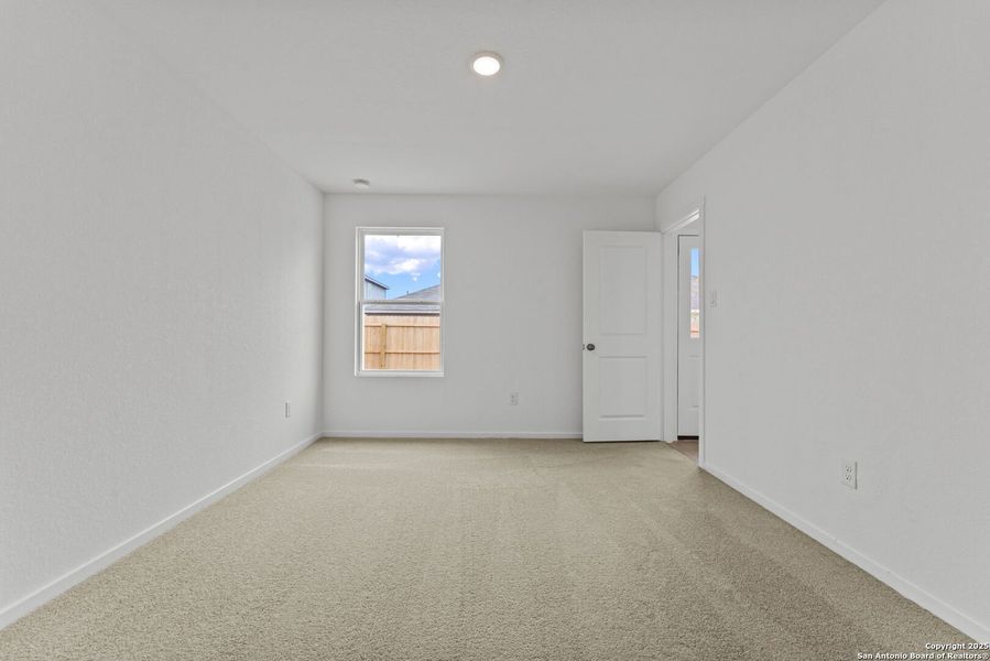 Spacious, unfurnished interior of a new home in Torian Village: Belmar Collection, San Antonio (Image 9).