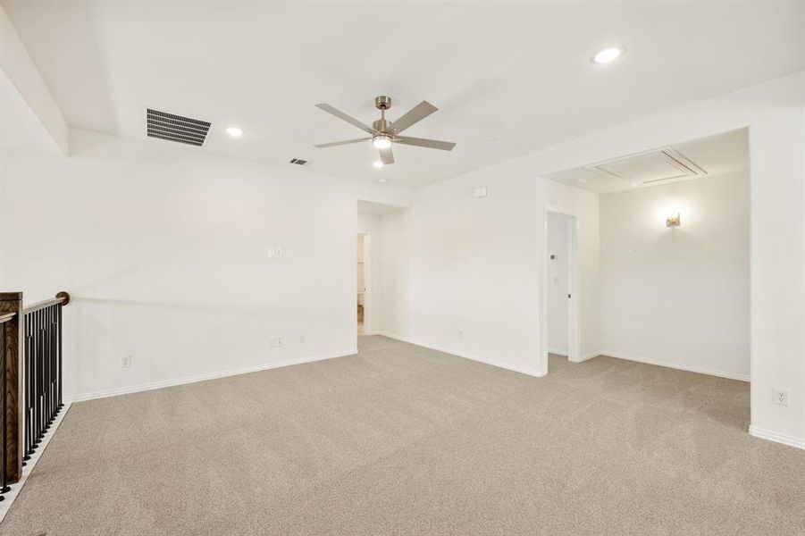 Spacious, unfurnished interior of a new home in Creekview Meadows, Pilot Point (Image 30).