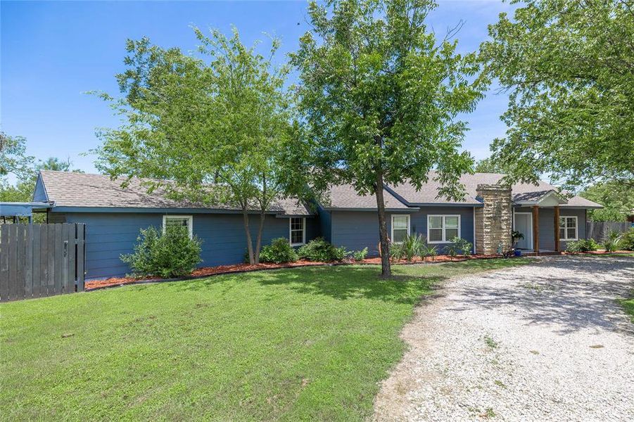 Exterior details and patio area of a home in , Brownwood (Image 23).