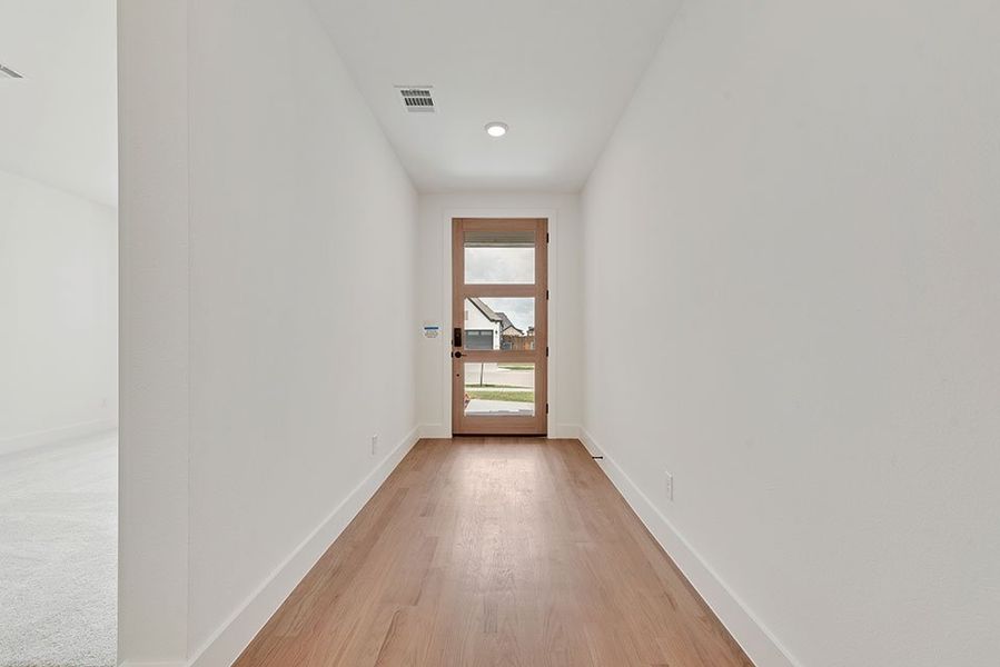 Spacious, unfurnished interior of a new home in Tavolo Park, Fort Worth (Image 20). Spacious, unfurnished interior of a new home in Tavolo Park, Fort Worth (Image 20).