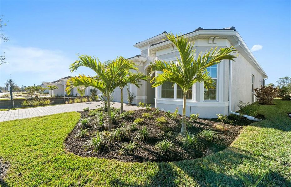 Exterior details and patio area of a home in SeaFlower, Bradenton (Image 4).