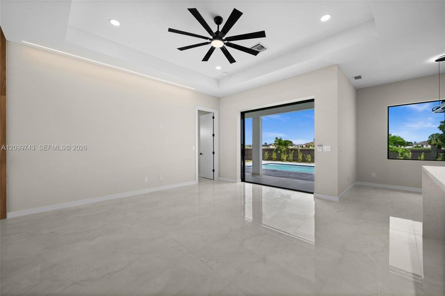 Spacious, unfurnished interior of a new home in , Cape Coral (Image 19).