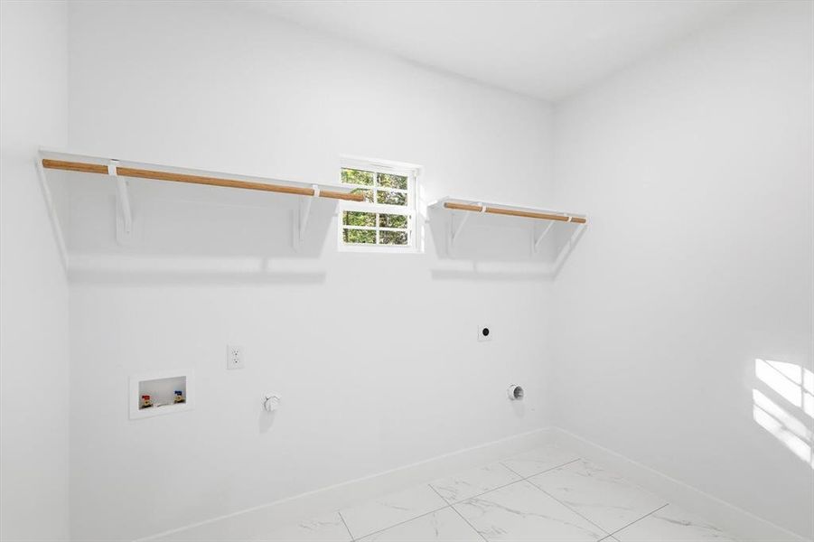 Spacious, unfurnished interior of a new home in , Gun Barrel City (Image 15).