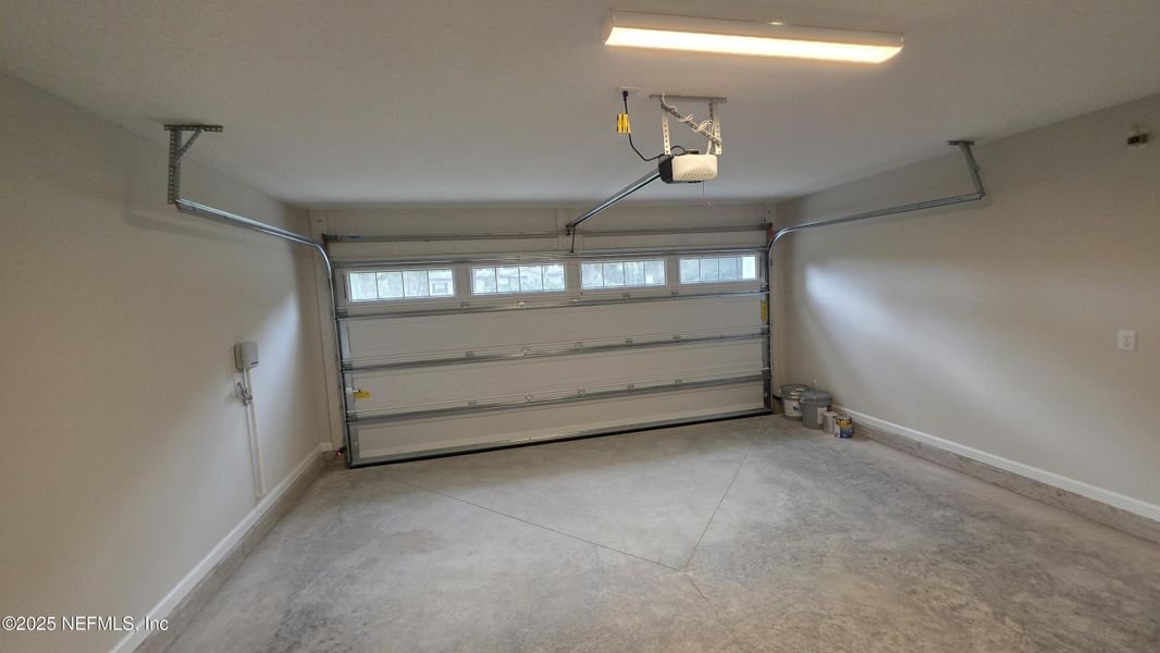 Spacious, unfurnished interior of a new home in , Jacksonville (Image 20).