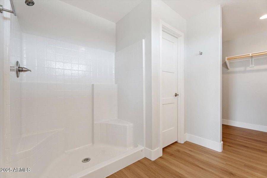 18-A7C08582 18-A7C08582