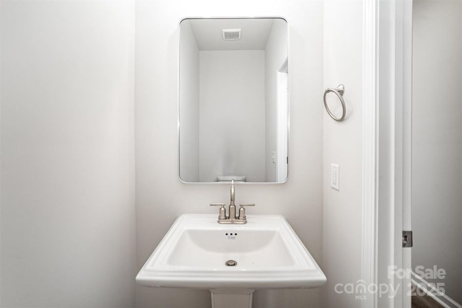 Photos of 2713 New Pineola Rd