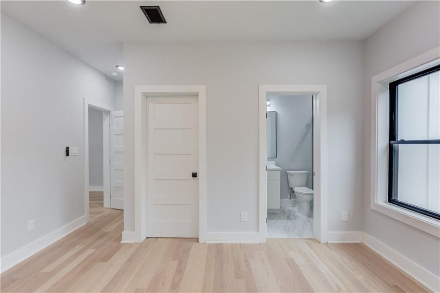 Spacious, unfurnished interior of a new home in , Atlanta (Image 66). Spacious, unfurnished interior of a new home in , Atlanta (Image 66).