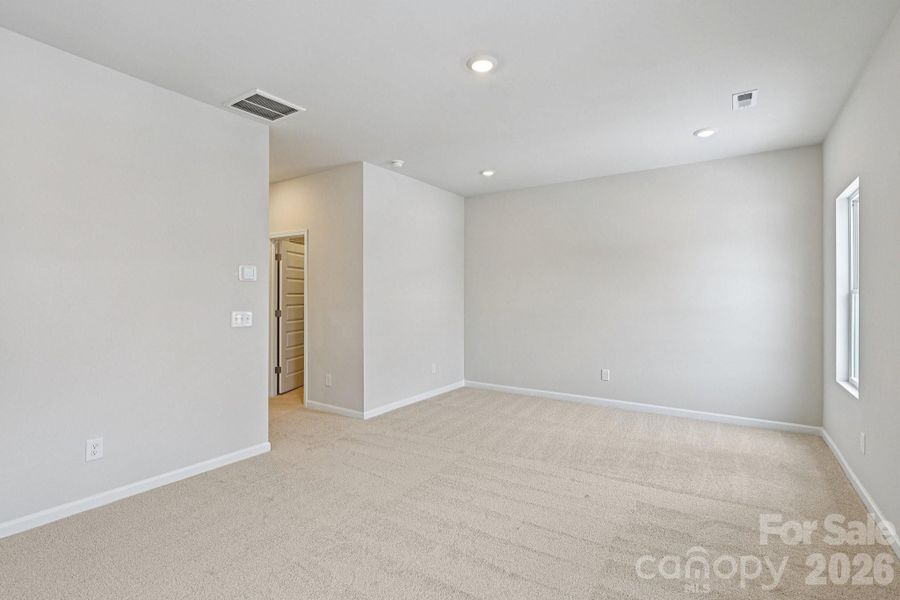 Spacious, unfurnished interior of a new home in Ruby Dixon Crossing, Gastonia (Image 18).