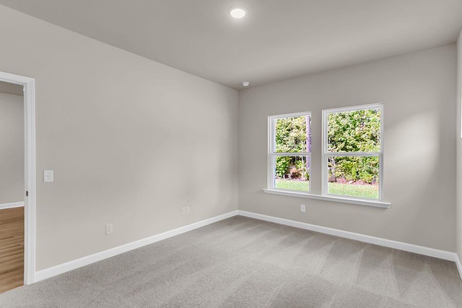 Spacious, unfurnished interior of a new home in , Summerville (Image 11).