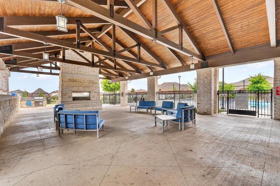 Community amenities in Meadow Run, Melissa (Image 24).