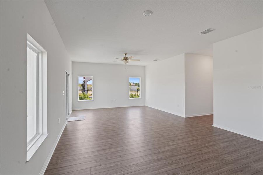 Spacious, unfurnished interior of a new home in Peach Crossings, Winter Haven (Image 8).