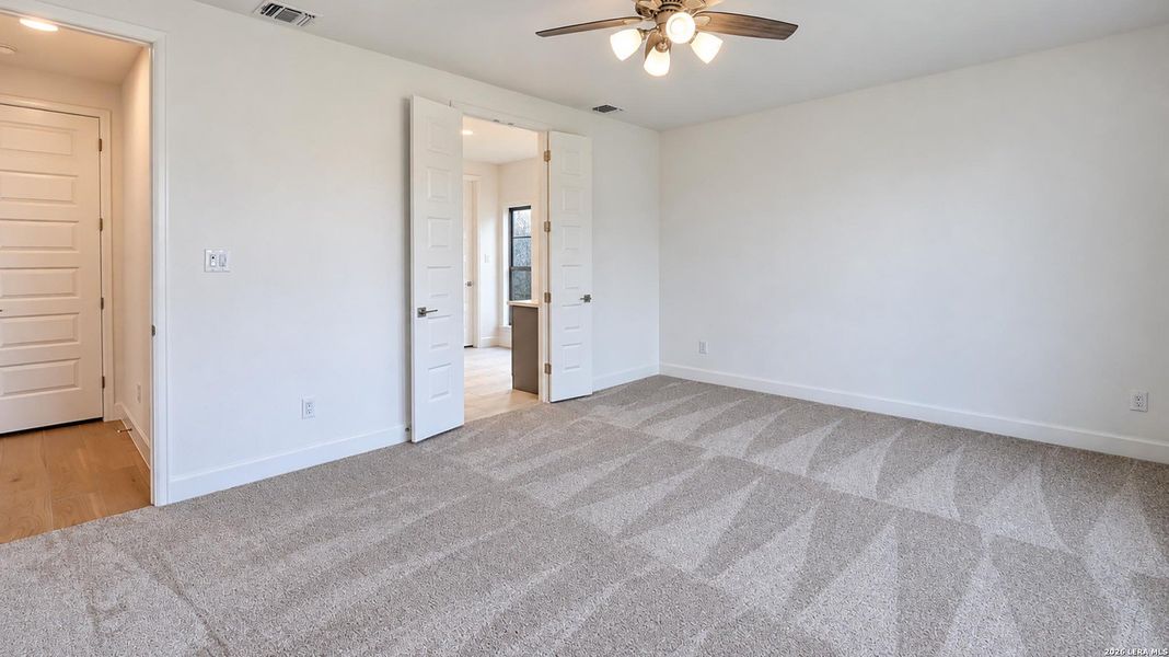 Spacious, unfurnished interior of a new home in Veramendi, New Braunfels (Image 26).
