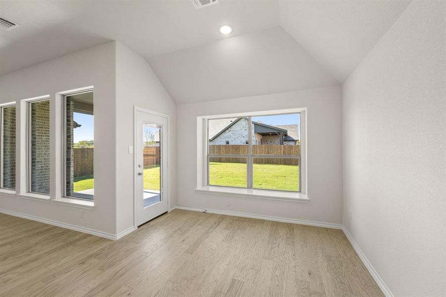 10352 Tapioca-  Dining-1