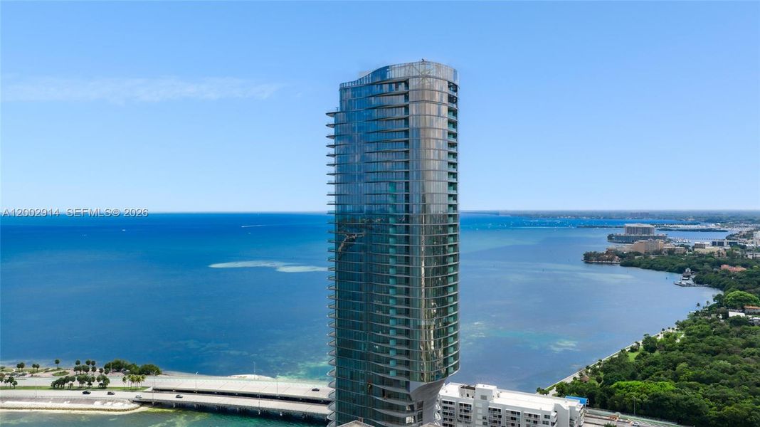 Condo located in Miami, FL showcasing its design and architecture (Image 43).