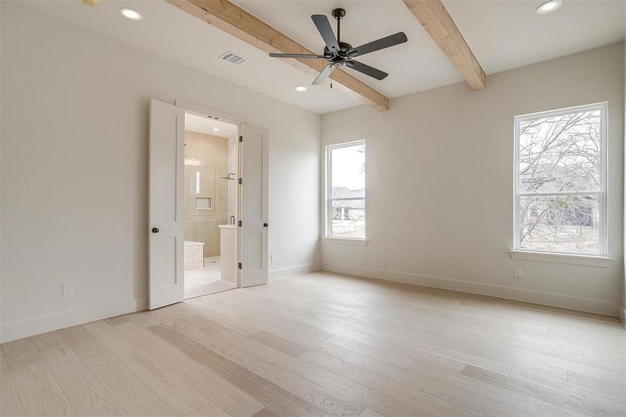 Spacious, unfurnished interior of a new home in , Lipan (Image 22).