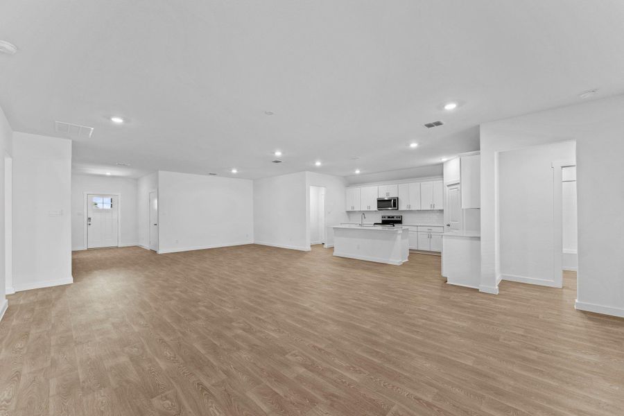 Spacious, unfurnished interior of a new home in Sonoma Oaks, Fredericksburg (Image 20). Spacious, unfurnished interior of a new home in Sonoma Oaks, Fredericksburg (Image 20).