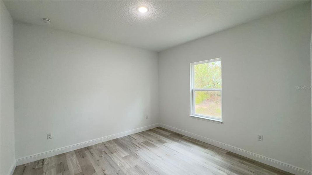 Spacious, unfurnished interior of a new home in , Citrus Springs (Image 12).