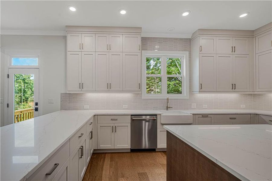 Furnished interior view inside a new home in Bellwyn, Johns Creek (Image 11).