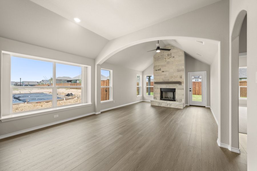 Spacious, unfurnished interior of a new home in Hunters Ridge, Crowley (Image 14).