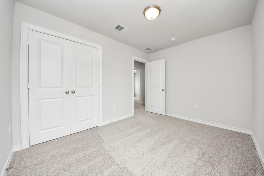 Spacious, unfurnished interior of a new home in The Enclave at Spring Branch, Conroe (Image 32).