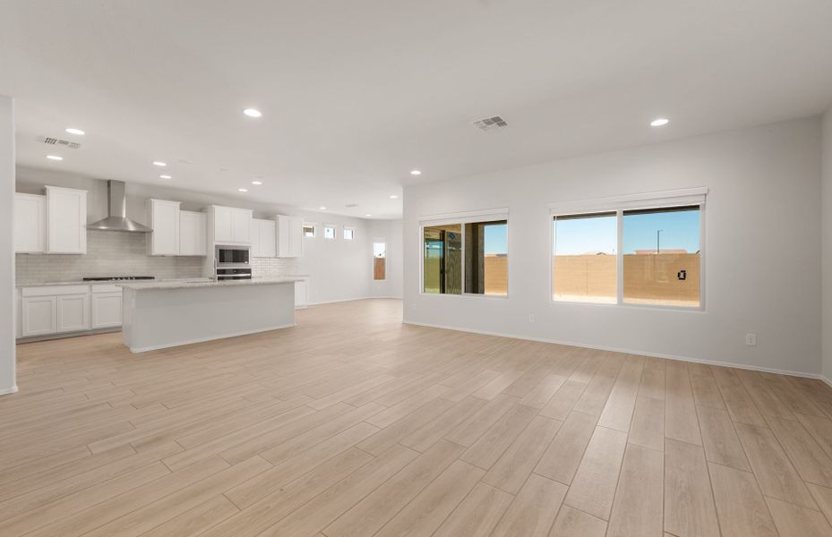 Spacious, unfurnished interior of a new home in Parkside at Anthem at Merrill Ranch, Florence (Image 17).