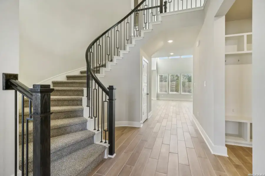 Spacious, unfurnished interior of a new home in , San Antonio (Image 14).